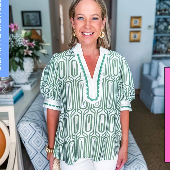 entro Tops - Entro Green Geometric Pattern Top - Large NWT